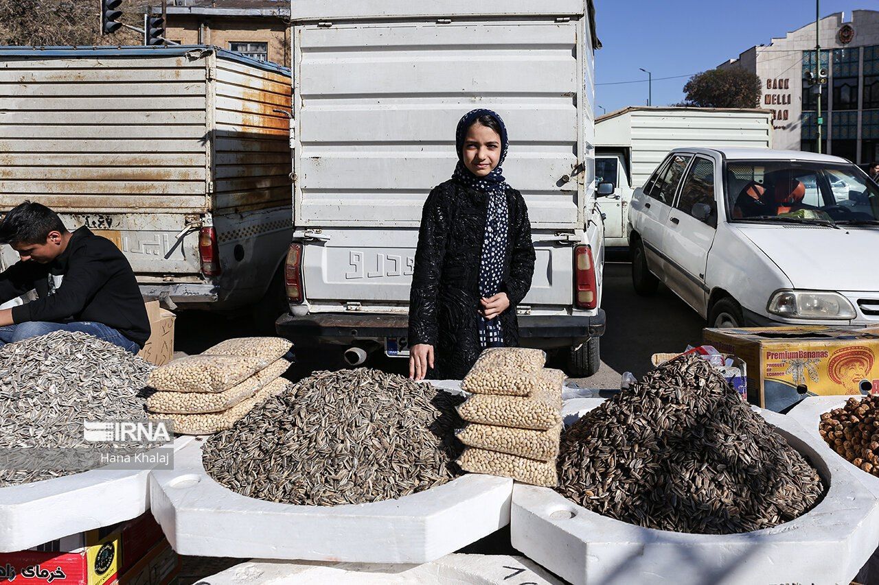 عکس‌هایی از کودکانِ فروشنده در خیابان