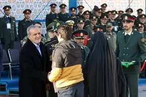 تصاویری خاص از پزشکیان در میان افسران پلیس