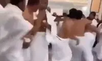 کتک‌کاری عجیب زائران در خانه خدا!