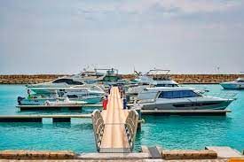 پارکینگ قایق‌های لوکس‌ تفریحی در جزیره کیش