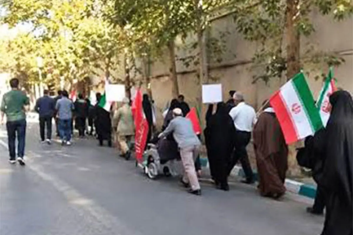 شعار جنجالی معترضان مقابل خانه حسن روحانی