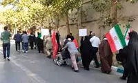 شعار جنجالی معترضان مقابل خانه حسن روحانی