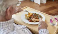 ۶ خوراکی سالم و انرژی‌بخش برای صبحانه سالمندان