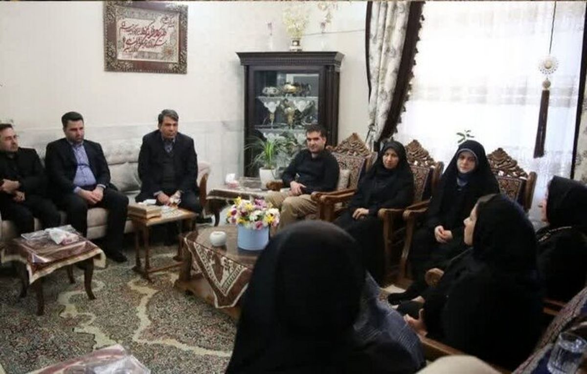 دختر پزشکیان در منزل جانباختگان حادثه کرمان