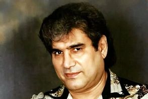 لحظه‌ای از اجرای دیده‌نشده آغاسی در جوانیِ دهه ۵۰