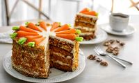 طرز تهیه کیک هویج کافی‌شاپی؛ پوک، نرم و خوشمزه