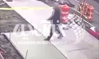 گرفتاری مرد سر به هوا در عبور از آسفالت خشک نشده!