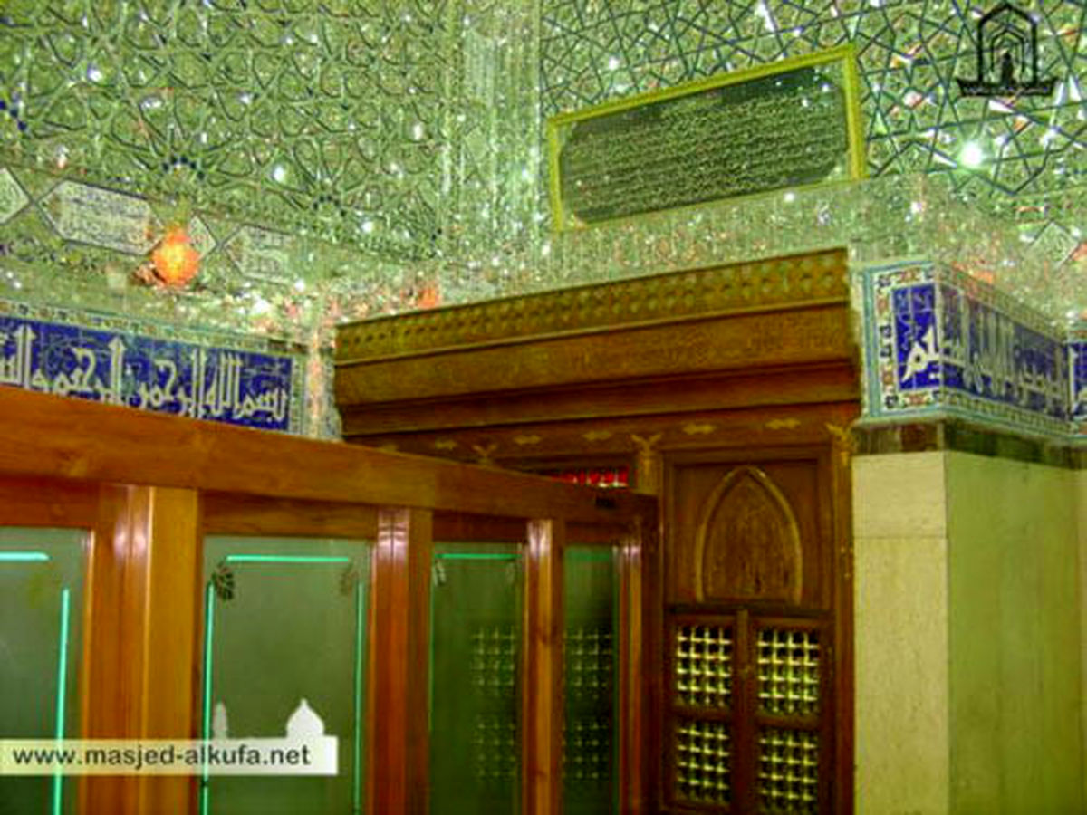 شلوغ‌کاری عجیب یک زائر ایرانی بر سر مزار مختار