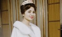 فرح دیبا در میان زنان لرستانی سال 1356
