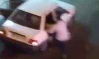 فیلم خبرساز از ضرب و شتم شدید مسافر زن توسط راننده مرد
