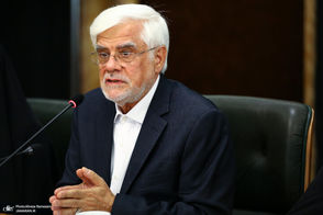 قابی از دیدار عارف با معاون اول احمدی‌نژاد 