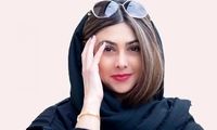 قاب داغ و تازه آزاده صمدی در یک مراسم هنری