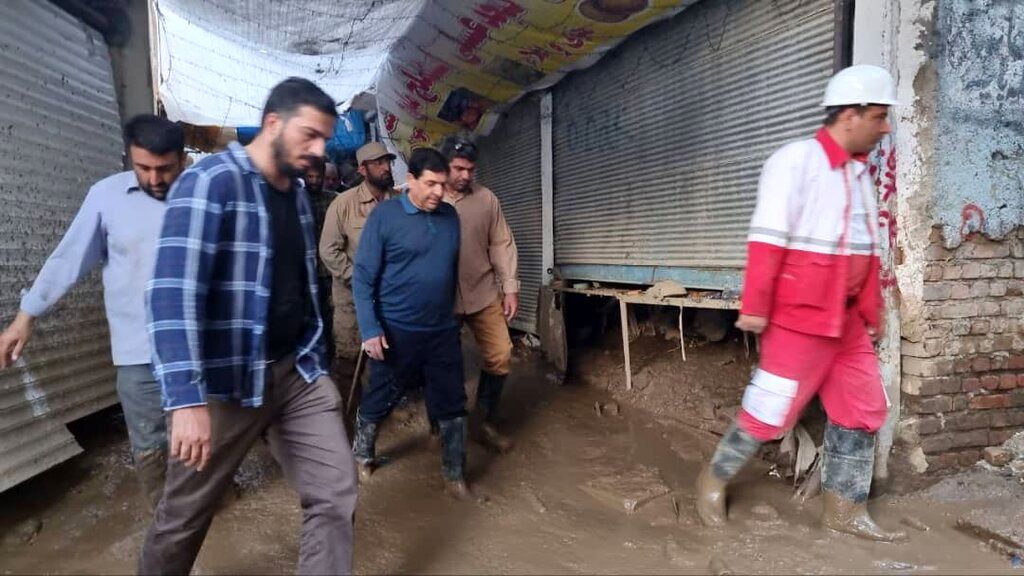 حضور متفاوت مخبر در مناطق سیل‌زده تهران