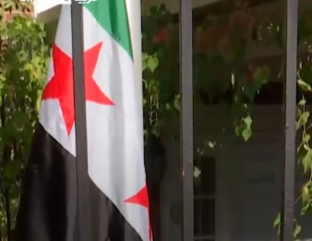 لحظه تاریخی بازگشایی سفارت سوریه در واشنگتن