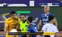 صحنه اخراج مدافع خارجی استقلال در مقابل پیکان