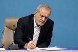 جوان، پزشکیان را با احمدی‌نژاد مقایسه کرد