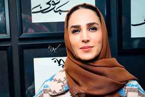 تیپ هنری «سوگل طهماسبی» در رونمایی از یک کتاب