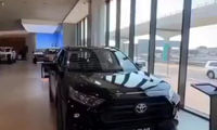 ببینید: ‏قیمت باورنکردنی تویوتا Rav4 در امارات