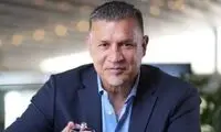 تغییر چهره لاکچری اسطوره برای تبلیغ برند شخصی 