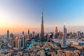 لحظۀ اصابت پهپاد در دبی با نمای برج خلیفه