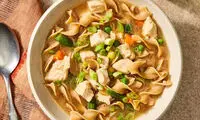 سوپ نودل مرغ؛ سبک و سریع برای کاهش وزن