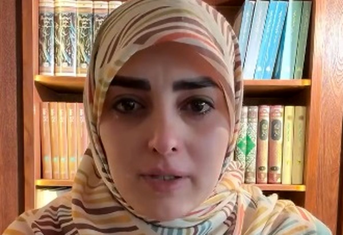 مجری زن صداوسیما بعد از بیان یک خاطره به گریه افتاد