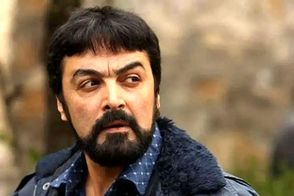 عکس خانوادگی از «کبیر جوانِ آنام» در کنار دو پسرش