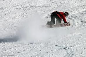 ویدئو بامزه از اسکی‌بازی مردم فارس در کوچه‌های برفی!