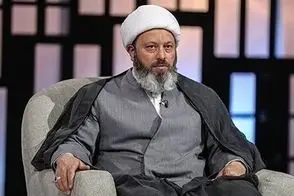 روحانی مشهور در صداوسیما «از خون جوانان وطن» را خواند