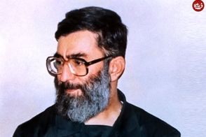 ظاهر متفاوت رهبر انقلاب در بازدید از زلزله‌زدگان بم؛ سال 1382