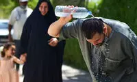 استحمام در استخر به دلیل بی‌آبی در تهران