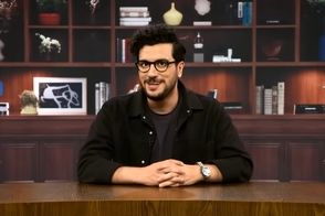 دیس پیشرو به قیاسی: بی‌ادبی نکن!