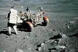 عکس خانوادگی یک فضانورد که روی ماه جا ماند