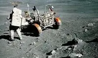 عکس خانوادگی یک فضانورد که روی ماه جا ماند