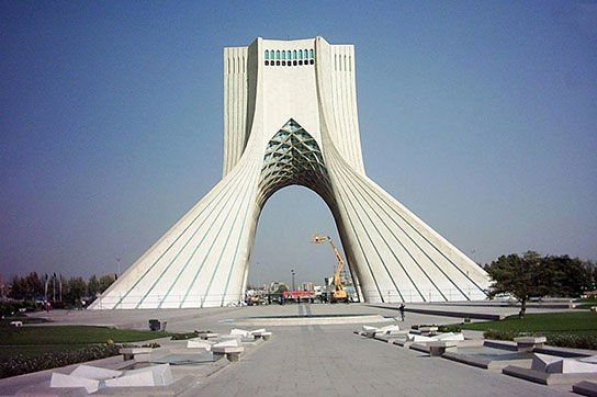 نمایی از میدان آزادی وقتی اطراف‌اش دشت بود