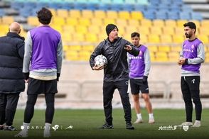 اوسمار، کتاب محبوب پرسپولیسی‌ها را استوری کرد