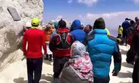 دعوا در قله دماوند بر سر عکس یادگاری با تابلو!