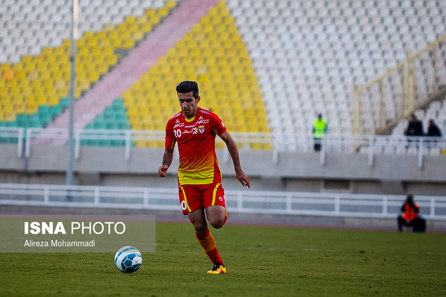 هافبک فولاد، شاگرد مطهری شد