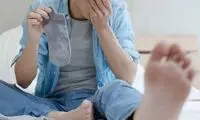 ۶ علت واقعی بوی بد پا؛ راهکار چیست؟