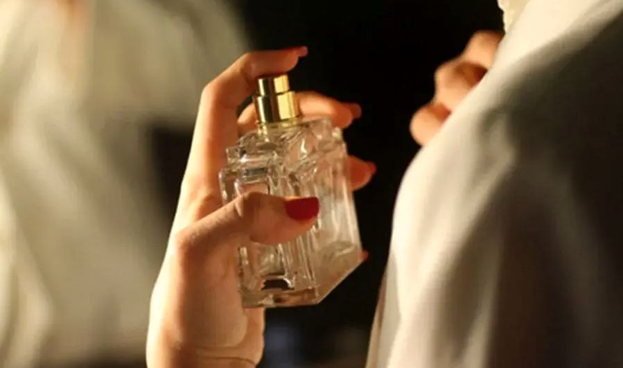 ترفندهای ساده و موثر برای ماندگاری بیشتر عطر