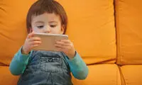 کلیک کودک ایرانی یک میلیارد برای مادرش آب خورد