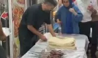 نذری یک مغازه جگرکی در تجمع امشب تهران