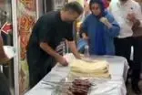 نذری یک مغازه جگرکی در تجمع امشب تهران