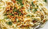 طرز تهیه اسپاگتی با سس ماست و دانه کاج