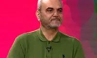 تلاش جواد خیابانی برای زدن توپ به تیرک دروازه