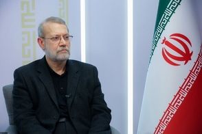 لاریجانی در حلقه محافظان عراقی در بین‌الحرمین