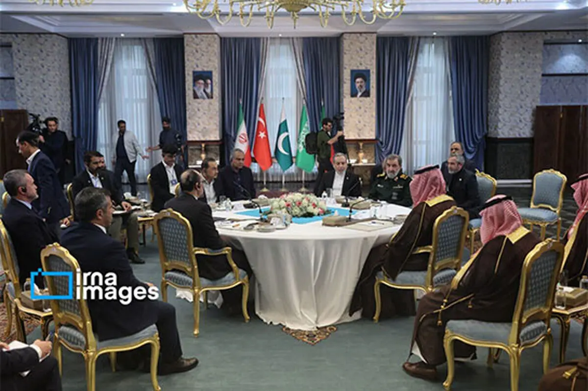 خوش‌وبش محسن رضایی با مقامات ارشد منطقه در آغاز نشست مهم تهران