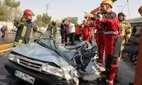 لِه‌شدن پراید در پی واژگونی تریلی در مشهد!