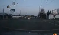  لحظه وحشتناک برخورد صاعقه به یک پرنده 