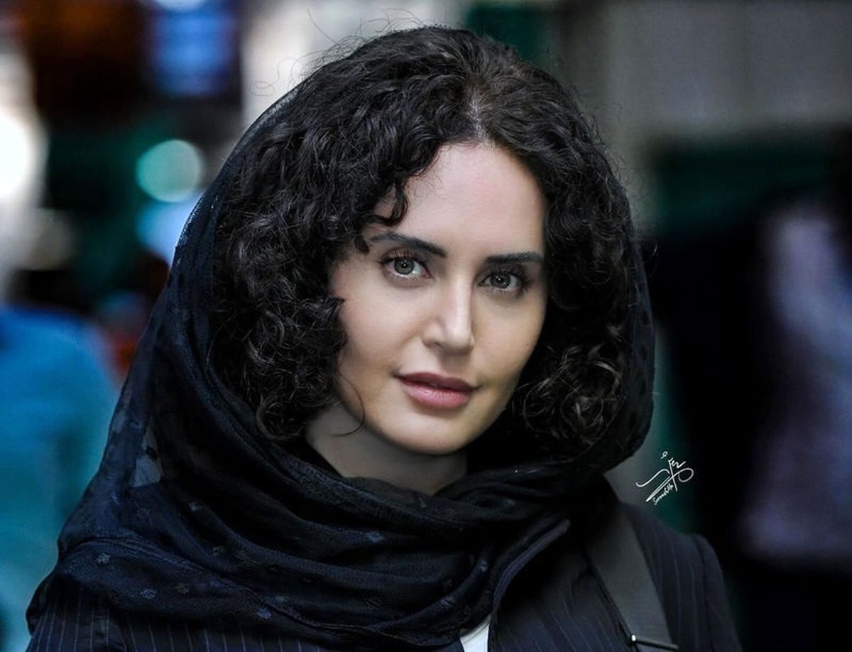 تیپ پاییزی الناز شاکردوست در تئاتر دوستش